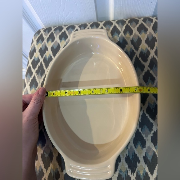 EUC Le Creuset Yellow 7x9 oval stoneware baking dish - Picture 6 of 7